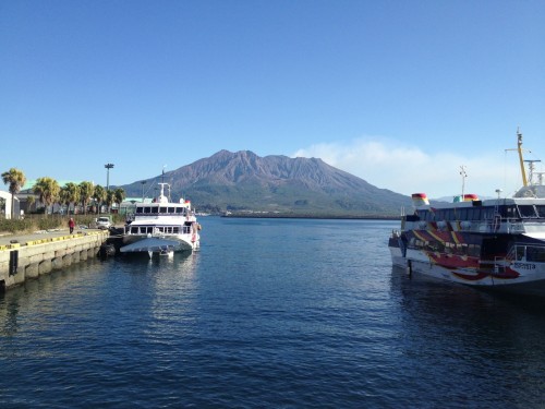 桜島と高速艇